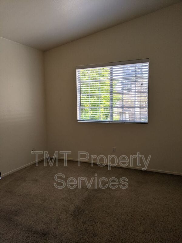 Building Photo - 2537 Brunswick Dr