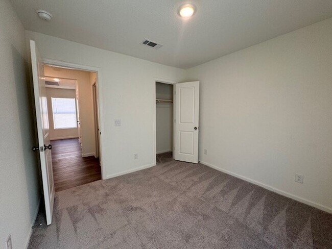 Building Photo - 1 Yr New 3 BR 2BA in Chaparral Terrace w/ ...