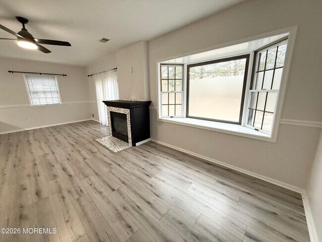 Building Photo - 41 Weller Pl