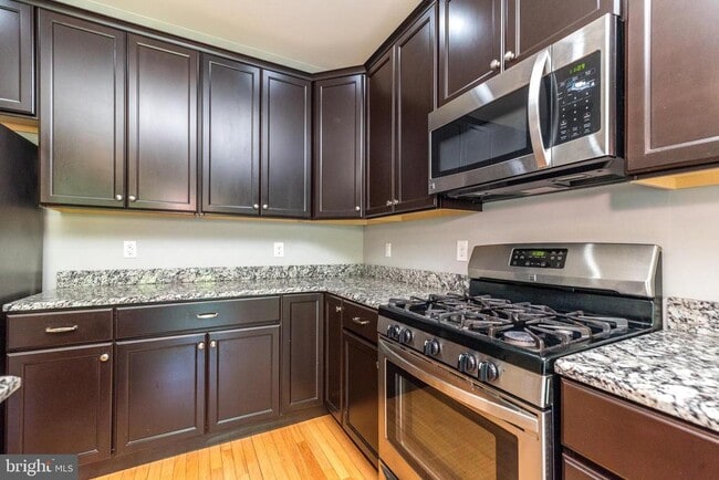 Building Photo - 3216 Brookside Dr