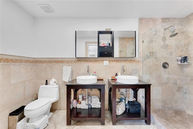 Building Photo - 1089 NE 110th St