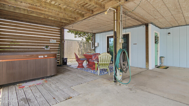 Building Photo - 513 Lantana St