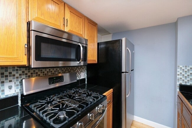 Building Photo - 426 Medford St