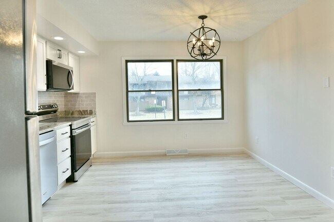 Building Photo - 460-462-462 Fowler St