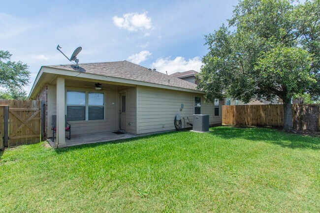 Building Photo - 9419 Silver Ridge Dr