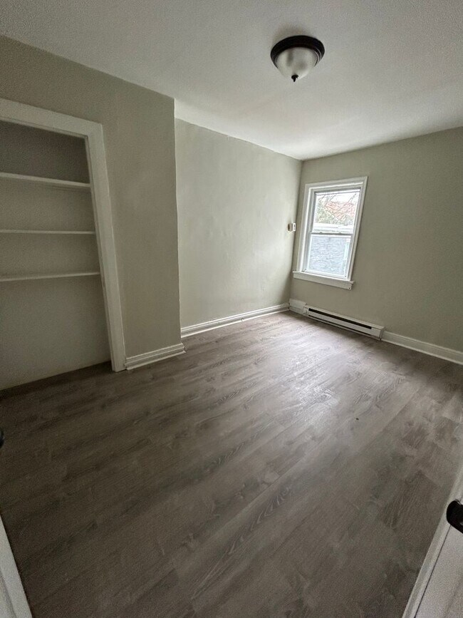 Building Photo - 512 W Orange St