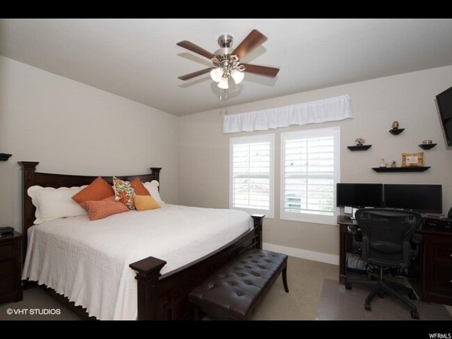 Building Photo - 1293 S Mountain Crest Dr