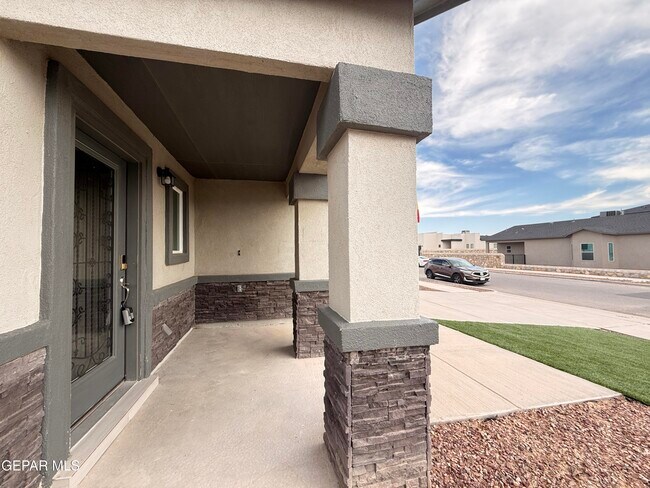 Building Photo - 12396 Polo Norte Dr