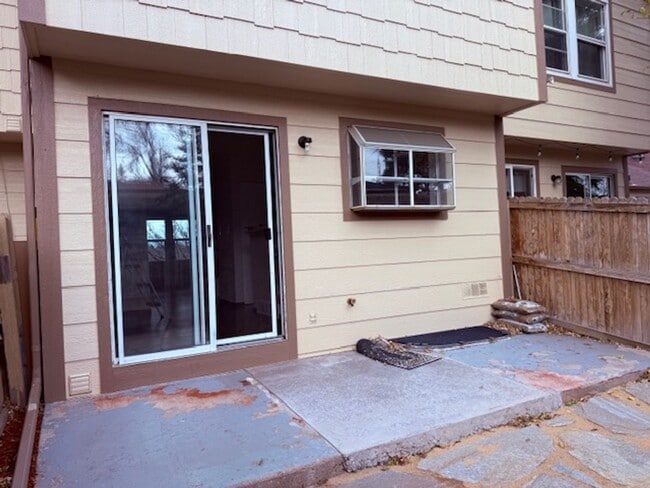 Building Photo - House For Lease