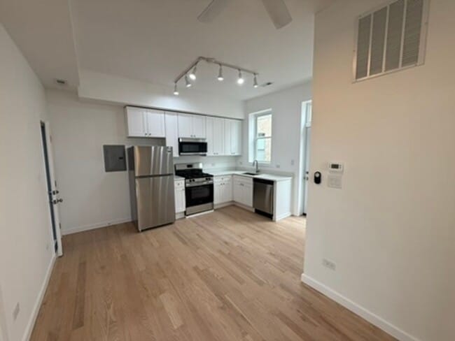 Building Photo - 1634 W 21st St