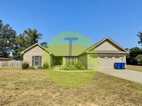 Building Photo - 4/2 home in Deatsville! Move in ready!