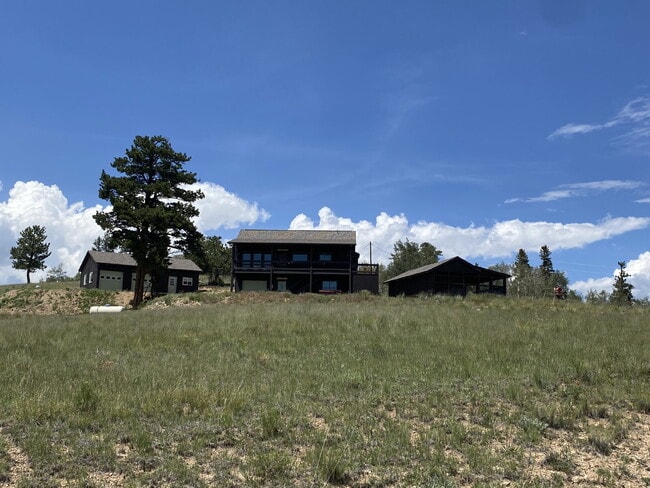 Building Photo - "Cozy 3-Bedroom Mountain Home with 2 Full Baths in Picturesque Como, CO!"