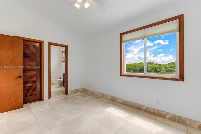Building Photo - 184 Paloma Dr