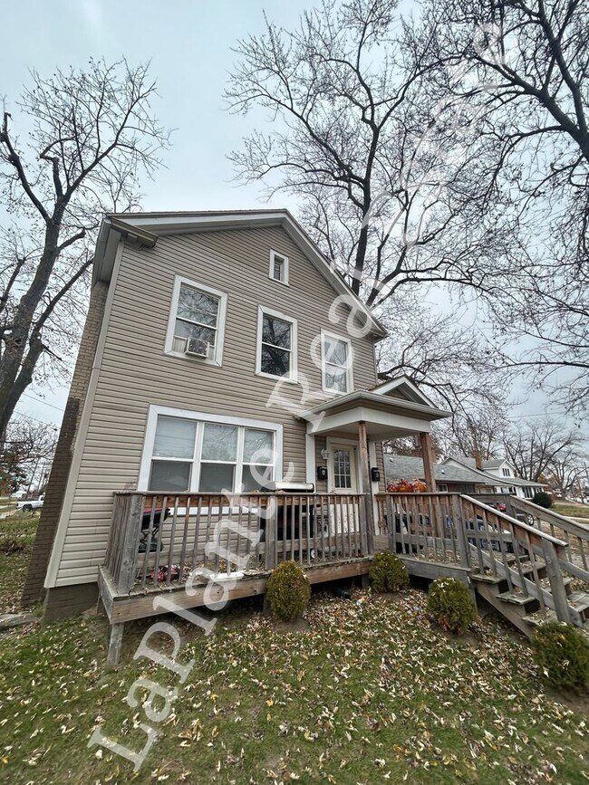 Building Photo - 2424 Airport Hwy