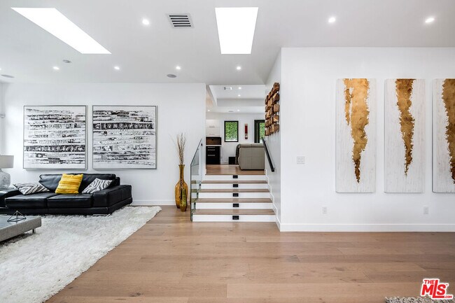 Building Photo - 13378 Contour Dr