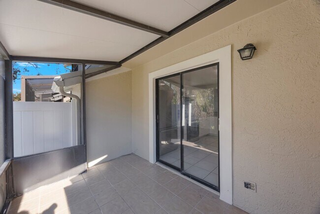 Building Photo - A02