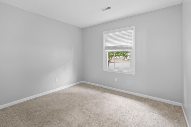 Building Photo - Newport News Rancher 3 BR 2 BA Culd-de-sac