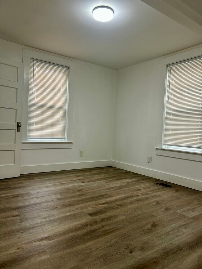 Building Photo - 55 Main St