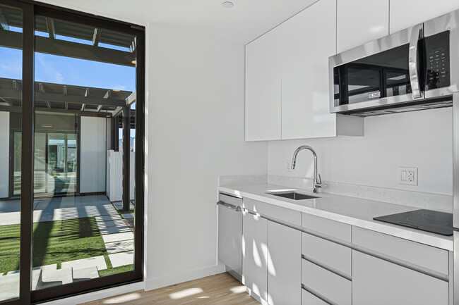 Building Photo - 13852 Scenic Crest Cir