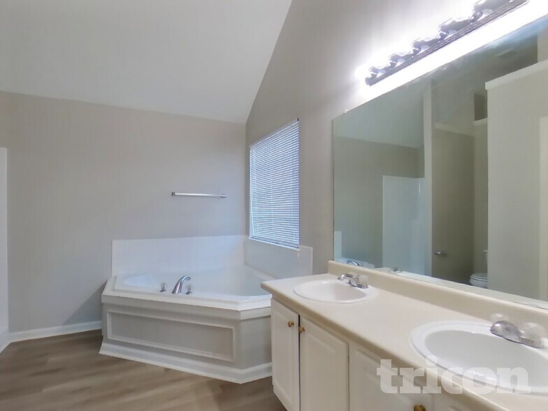 Building Photo - 350 Creekview Blvd