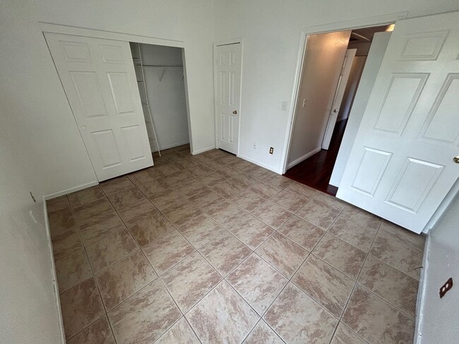 Building Photo - Charming condo in desirable West Las Vegas location
