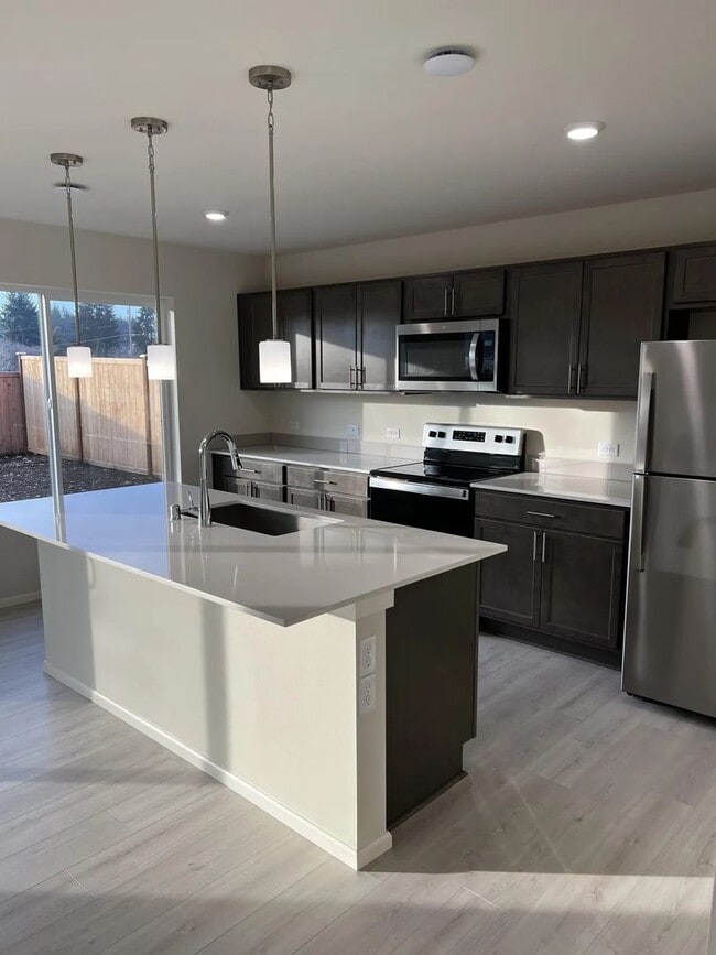 Building Photo - Enormous Two-Story Home- Available January 9th