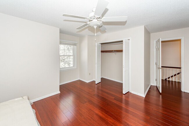 Building Photo - 4 Bedroom 2.5 Bath House in Montclair - We...