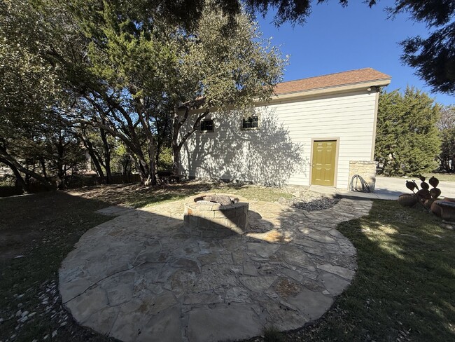 Building Photo - "Charming Canyon Lake Hills Retreat with S...