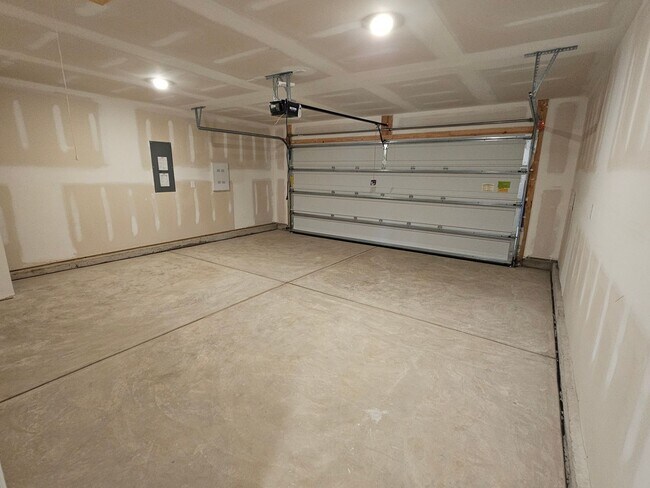 Building Photo - 3 Bedroom/ 2 Bath New Construction