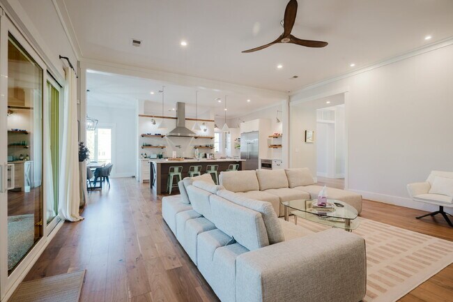 Building Photo - Stunning Custom Home in Palmetto Bluff