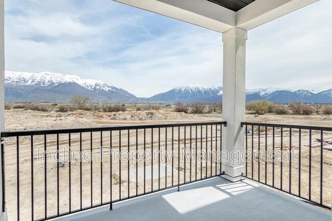 Building Photo - 772 260 W