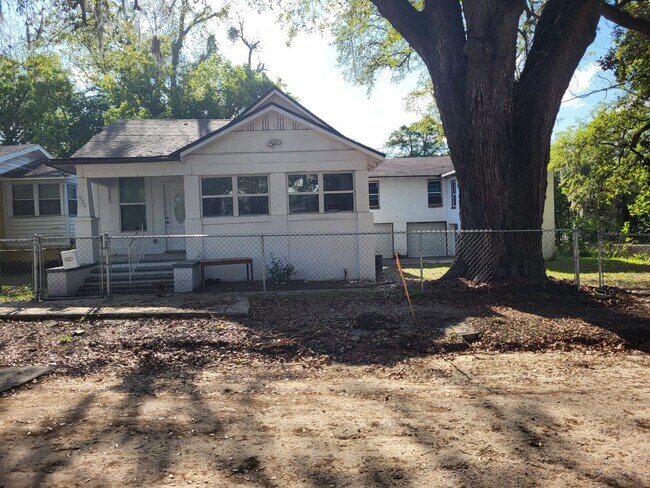 Building Photo - 324 Nixon St