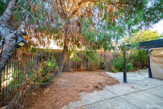 Building Photo - 5476 Summerfield Dr