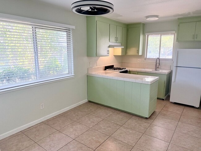 Building Photo - 5803 Woodleigh Dr