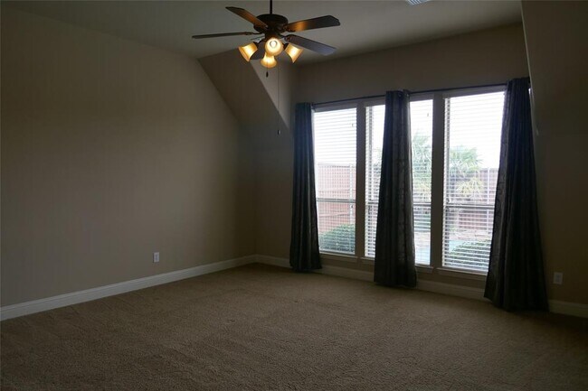 Building Photo - 2537 Windsor Castle Way