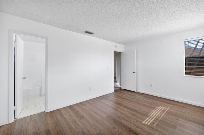 Building Photo - 1500 Jefferson Dr