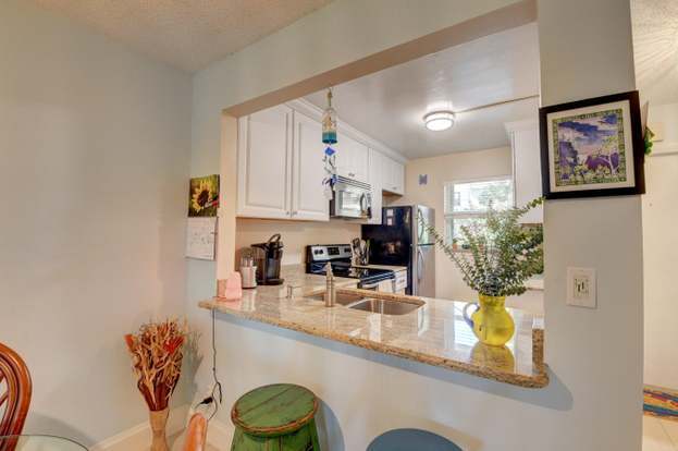 Building Photo - 207 Tropic Isle Dr