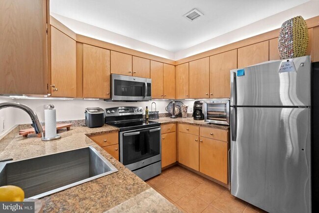 Building Photo - 631 D St NW