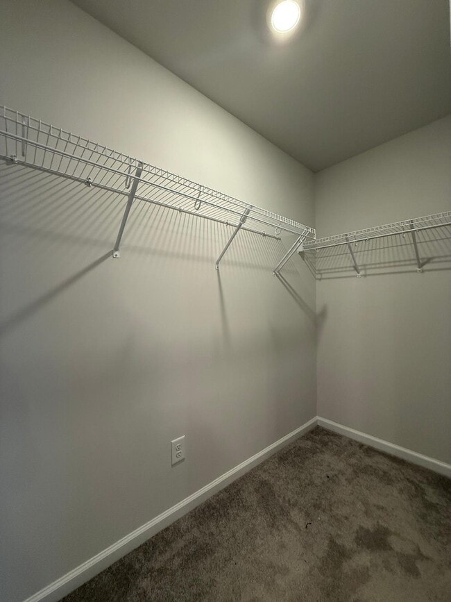 Building Photo - 409 Deercroft Dr