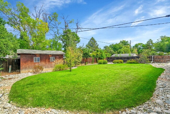 Building Photo - $3,195.00, 4 bed, 3 bath located in Arvada.