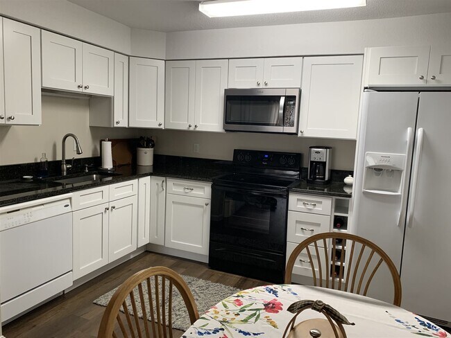 Building Photo - 50 Brookside Dr