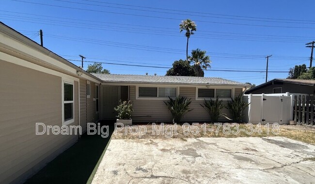 Building Photo - 6679 La Jolla Dr