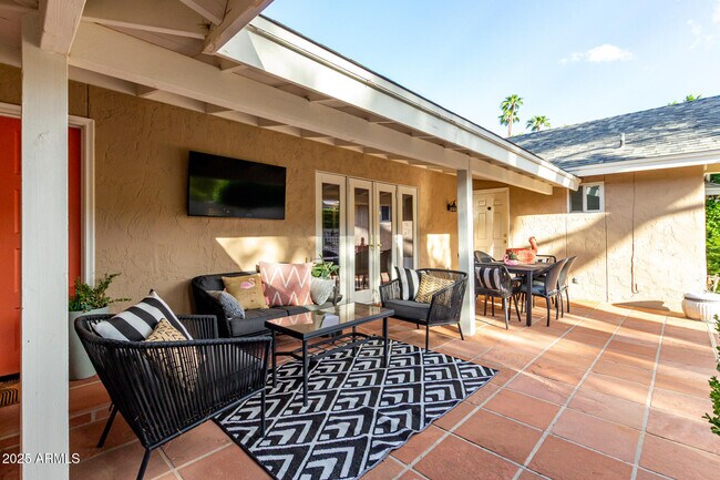 Building Photo - 14425 N Coral Gables Dr