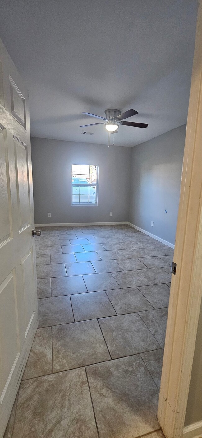 Building Photo - 2914 Staples St