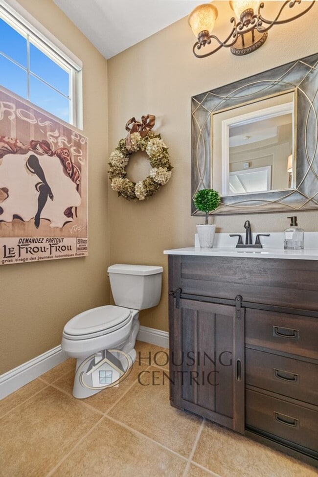 Building Photo - Executive Gated Serrano Golf-Course Home with Views of the 16th Hole!