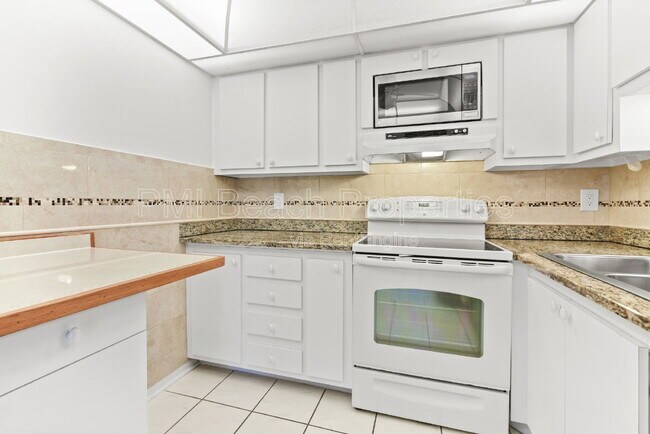 Building Photo - 345 W Laurel Dr