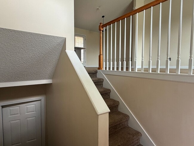 Building Photo - 129 Meadowlark Drive