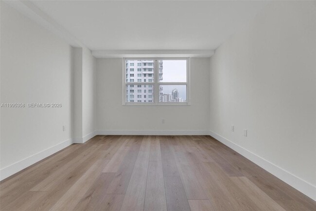 Building Photo - 1155 Brickell Bay Dr