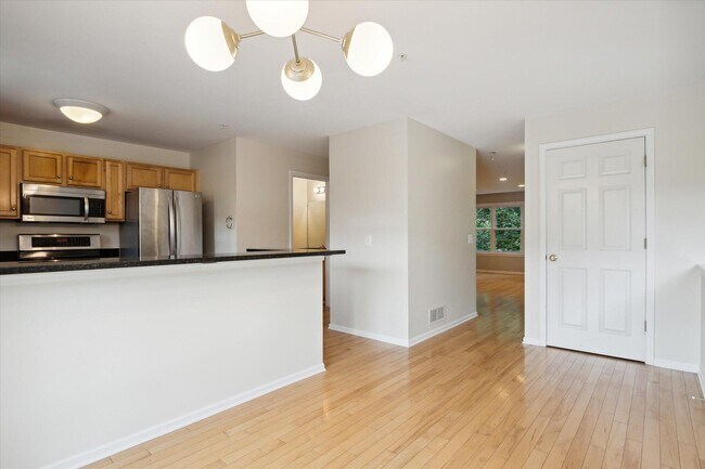 Building Photo - 2817 Barclay Way