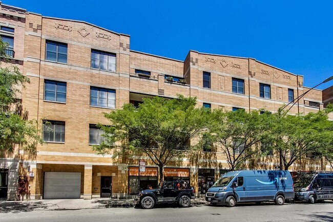 Primary Photo - 2040 W Belmont Ave